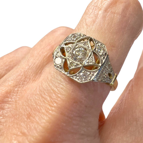 Bague 52 Bague ancienne de style Art déco des années 1930, en or 18 carats et diamants. 58 Facettes Q353B