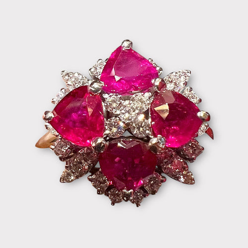 Bague 57 Bague en or blanc 4  rubis taillés en coeur  et pavage de diamants 58 Facettes 7825 A