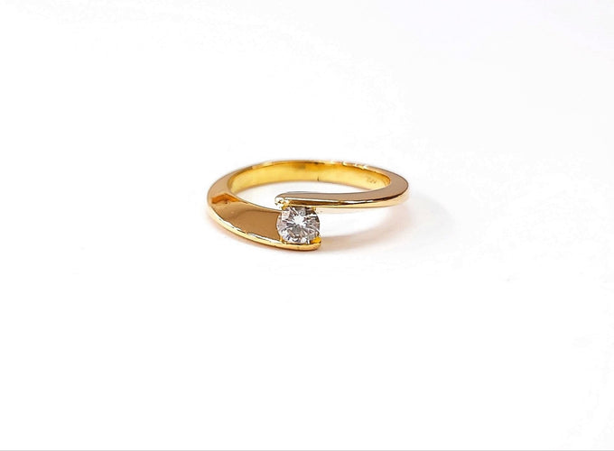 Bague 53 Solitaire design or jaune et diamant 58 Facettes Solo envol.1431
