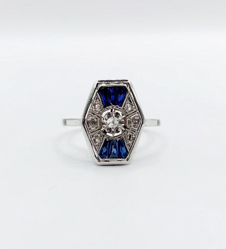 Bague 54 Bague marquise art deco or blanc 18k et platine ornée de diamants taille roses et de saphir calibrés dans une monture géométrique 58 Facettes A04970