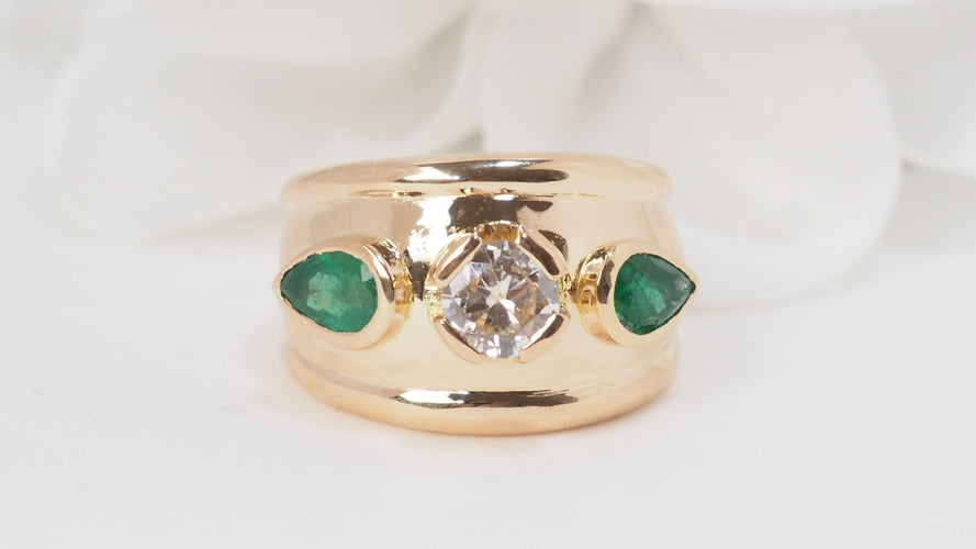 Bague 56 Bague Jonc en or jaune, émeraudes et diamants 58 Facettes 32656