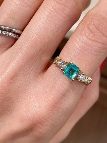 Bague 51.5 Bague vintage or jaune sertie d'une émeraude et de diamants 58 Facettes