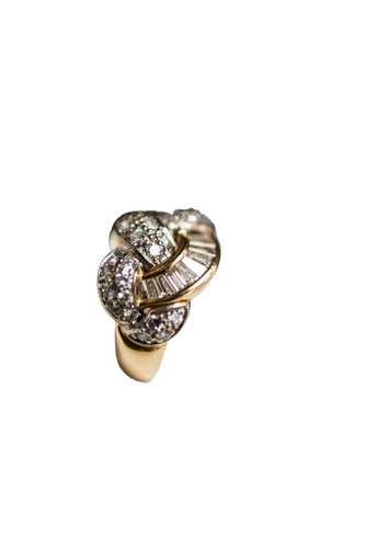 Bague Bague vintage en or jaune et blanc avec diamants. 58 Facettes