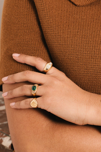 Bague 54 Bague Jonc or jaune, émeraude et diamants 58 Facettes