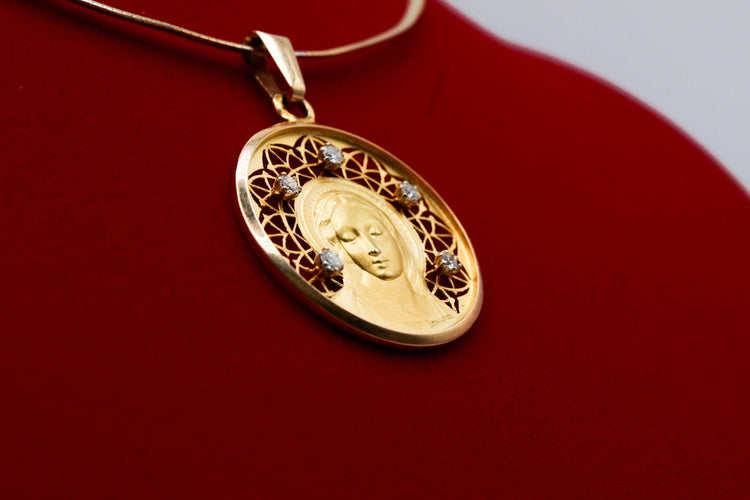 Pendentif Grande médaille vierge or jaune et diamants 58 Facettes 250163