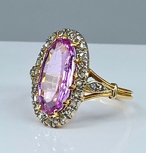 Bague 50 Bague en or 18 carats ornée d’une topaze rose et de diamants. Epoque Napoléon III. 58 Facettes AB273