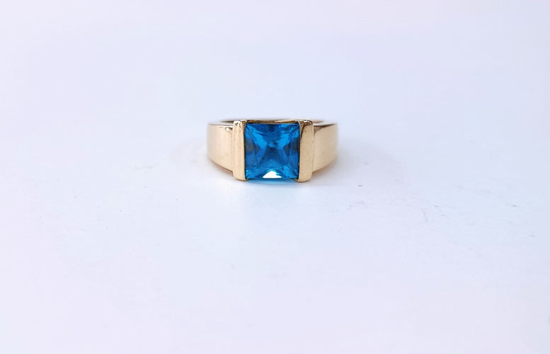 Bague or jaune topaze bleue