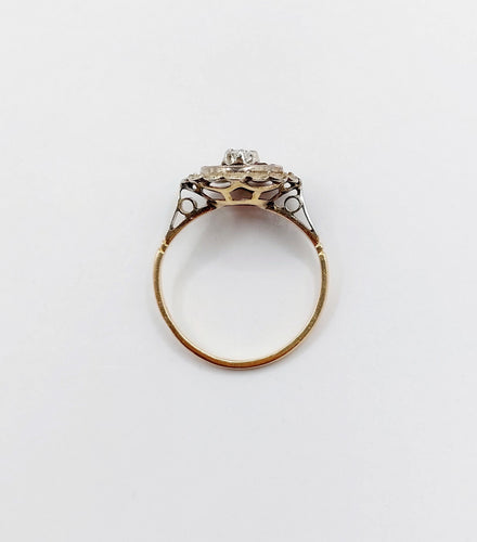 Bague 48 Bague fleur art deco or rose 18k ornée d'un diamant taille brillant entouré de rubis calibrés dans une monture finement travaillée (circa 1920) 58 Facettes A04432
