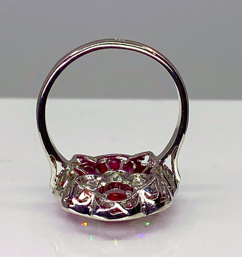 Bague 51 Bague marguerite en or blanc 18 carats en rubis et diamants 58 Facettes AB215