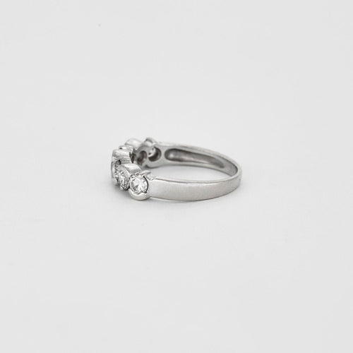 Demi-alliance en or rhodié et diamants 58 Facettes 240251