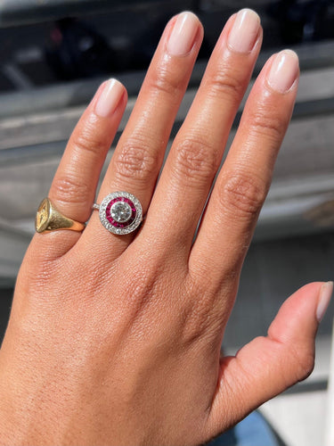 Bague 51 Bague Cible Art déco en platine, diamants et rubis 58 Facettes