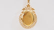 Pendentif Pendentif porte photo en or jaune et émeraude 58 Facettes 32604