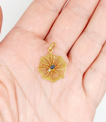 Pendentif vintage or jaune araignée sur sa toile, pierre bleue et perle 58 Facettes A06223