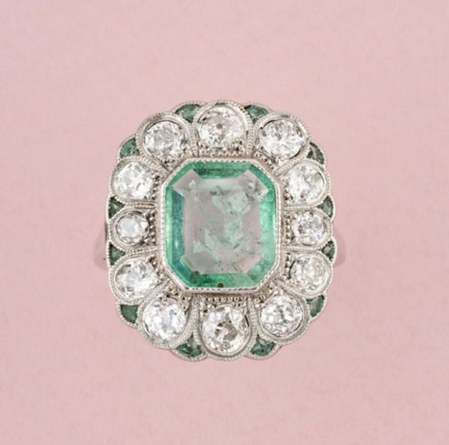 Bague 56 Bague ancienne Art Déco ornée d’émeraudes et diamants en or blanc 18k et platine 58 Facettes