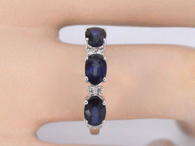 Bague Bague en or blanc avec diamants et saphir 58 Facettes 2122