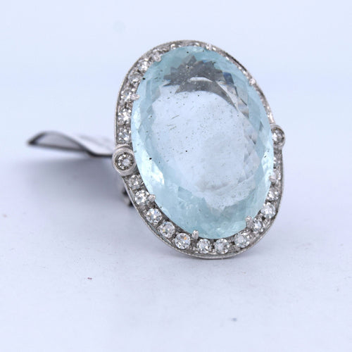 Bague 56 Bague en or blanc avec aigue-marine et diamants 58 Facettes