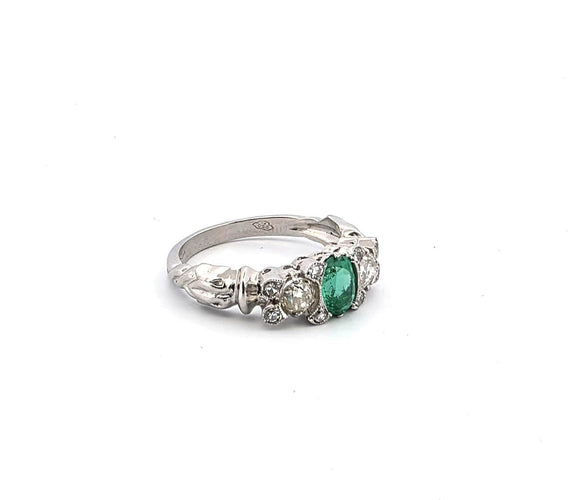Bague Bague en platine avec émeraude centrale et diamants latéraux 58 Facettes
