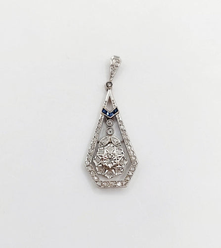 Pendentif Pendentif fleur Art déco en or blanc 18k avec diamants taille roses et saphirs 58 Facettes A06507