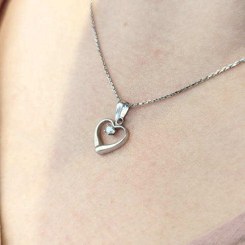 Collier Collier cœur en or blanc et diamant 58 Facettes 30079