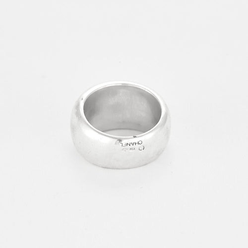 Bague 53 CHANEL-Bague jonc bombé gravé vintage en argent 58 Facettes LMB-264
