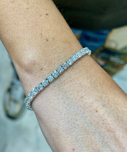 Bracelet Rivière de diamants exceptionnelles , or blanc 18 carats 58 Facettes