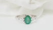 Bague 54 Bague en or blanc, émeraude et diamants 58 Facettes 32533