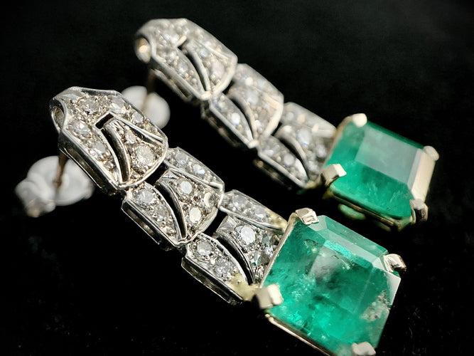 Boucles d'oreilles Paire de boucles d'oreilles pendantes sertie de 6 carats d'émeraudes 58 Facettes