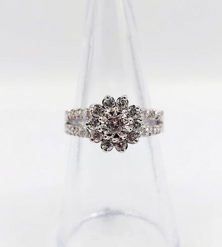 Bague marguerite vintage or blanc, 0,60 carat diamants serti illusion 58 Facettes A06236