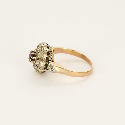 Bague marguerite en or jaune, diamants et rubis