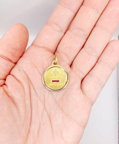Pendentif Pendentif médaille d'amour AUGIS 23mm or 18k et rubis : "+ QU'HIER - QUE DEMAIN" 58 Facettes A06132