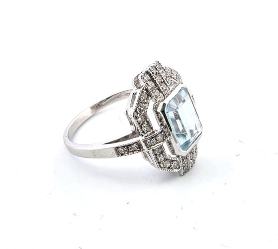 Bague 54 Bague en or blanc avec aigue-marine et diamants 58 Facettes