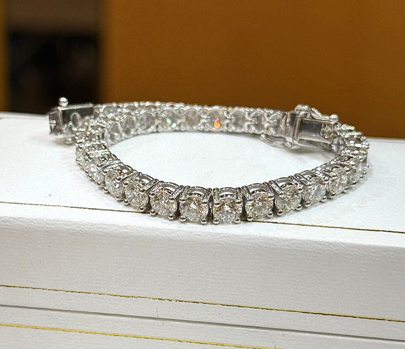 Bracelet Rivière de diamants exceptionnelles , or blanc 18 carats 58 Facettes