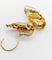 Boucles d'oreilles Dormeuses victoriennes XXL or jaune formant une feuille et un fruit finement ciselés (circa 1900) 58 Facettes A04930