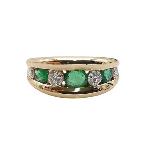 Bague 55 Bague en or jaune, émeraudes et diamants 58 Facettes