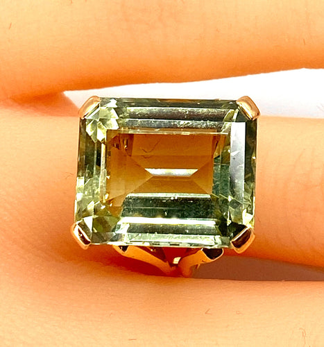 Bague en or jaune et béryl vert 20 carats