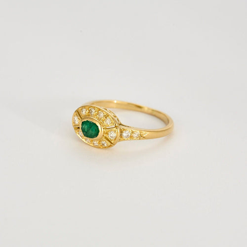 56.5 Bague vintage or jaune diamants émeraude. 58 Facettes