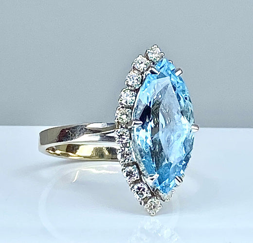 Bague Bague en or blanc 18 carats, aigue marine et 18 diamants 58 Facettes AB389