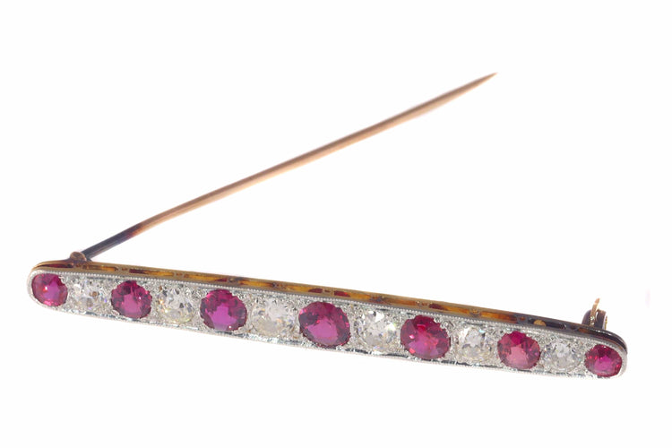 Montre Deco Dazzle : une fusion de diamants et de rubis 58 Facettes 22027-0057