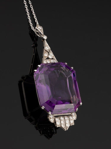 Pendentif Pendentif Art-deco en Platine et Diamants serti d'une Importante Améthyste 58 Facettes