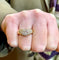 Bague 56 Bague ondulée en or jaune, diamants 58 Facettes