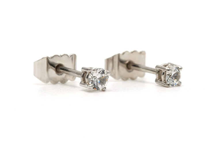 Boucles d'oreilles Boucles d'oreilles - Contemporaines serties de diamants en or blanc 18 carats 58 Facettes 23333