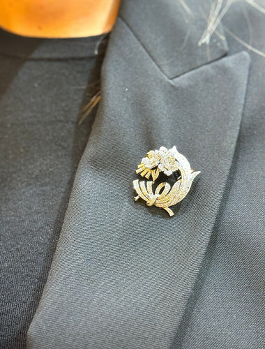 Broche Broche à fleurs en or et diamants magnifiques 58 Facettes