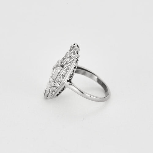 Bague Art déco en platine à motif géométrique et diamants