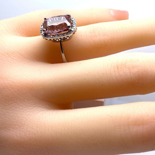 Bague 49 Bague en or blanc, tourmaline rose et diamants 58 Facettes AB613