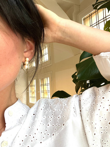 Boucles d'oreilles Boucles d'oreilles pendantes or jaune six perles de culture 58 Facettes