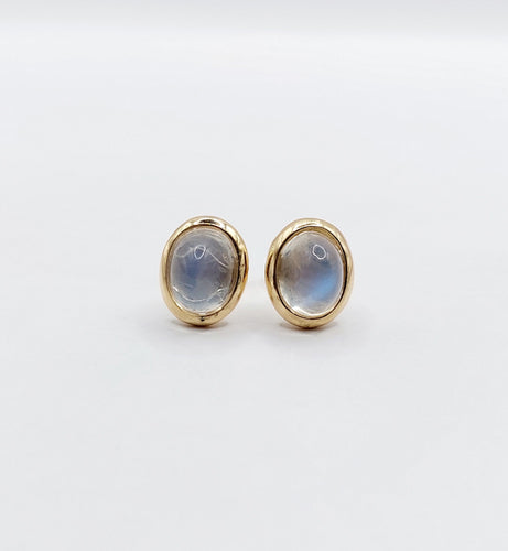 Boucles d'oreilles Puces d'oreilles vintage or jaune cabochons pierres de lunes 58 Facettes A05689