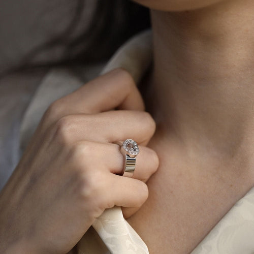Bague 53 Bague Chopard Happy Diamonds Or Gris 18k Diamants de 2021. Taille 53. Ref : 822936 58 Facettes FB10384