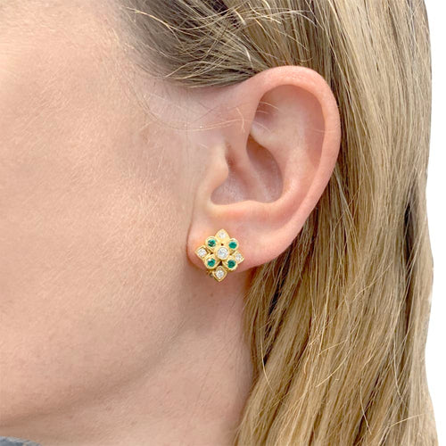 Boucles d'oreilles Boucles d'oreilles Chaumet, or jaune, diamants, émeraudes. 58 Facettes 34899