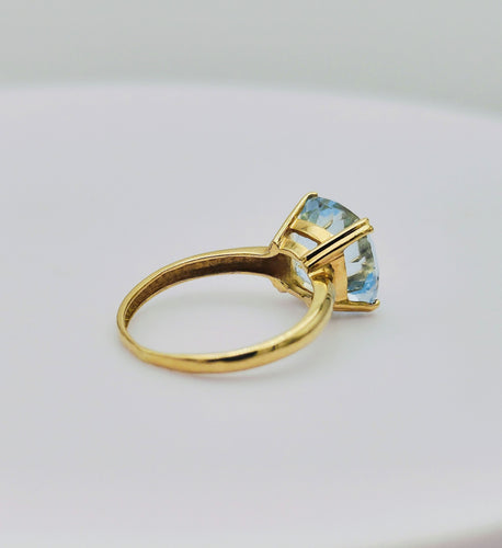 Bague 50 Bague en or avec topaze bleu clair 58 Facettes