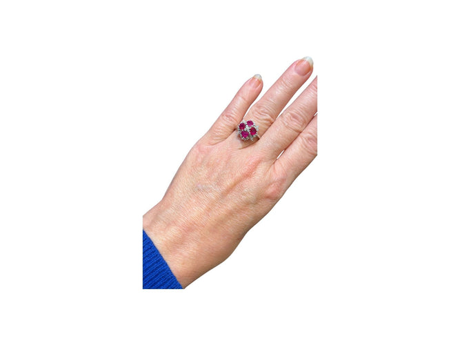 Bague 57 Bague en or blanc 4  rubis taillés en coeur  et pavage de diamants 58 Facettes 7825 A